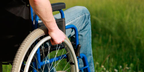Допомога з  тимчасової непрацездатності працюючому інваліду призначається на загальних підставах
